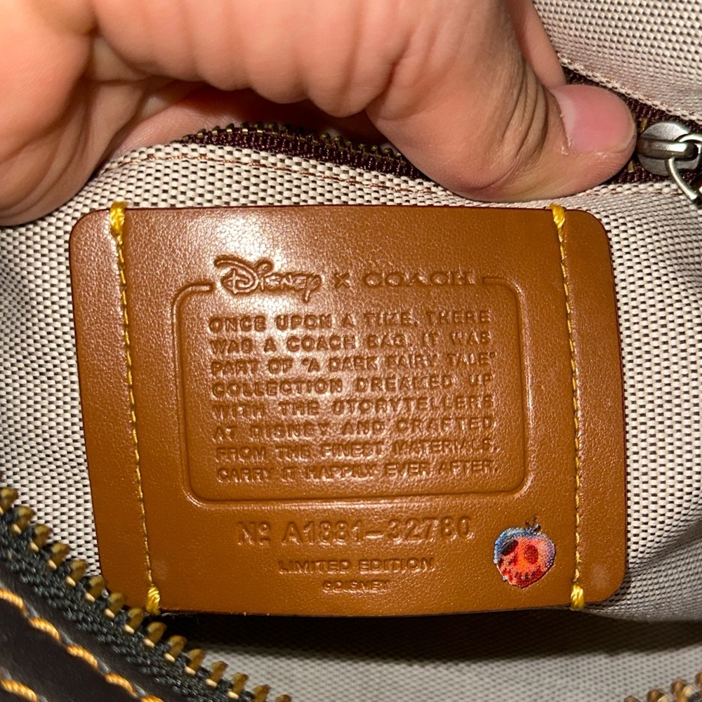 Coach Rogue 25 Disney Snow White - Picture 6 of 14